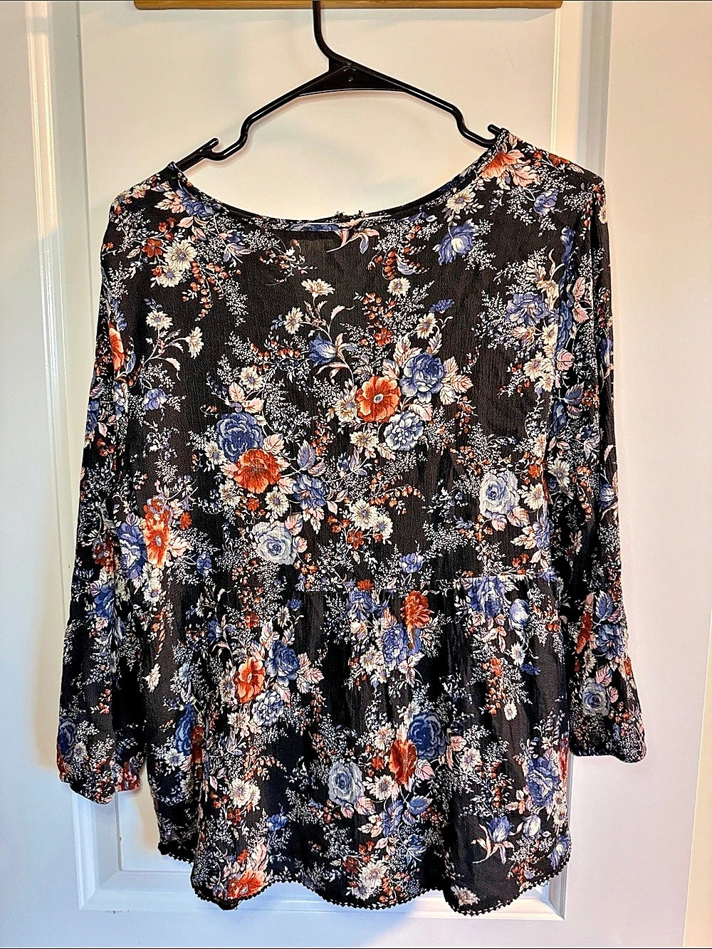 🥳 5 for $25 BUNDLE American Eagle Outfitters Floral Blouse in Black & Blue Size